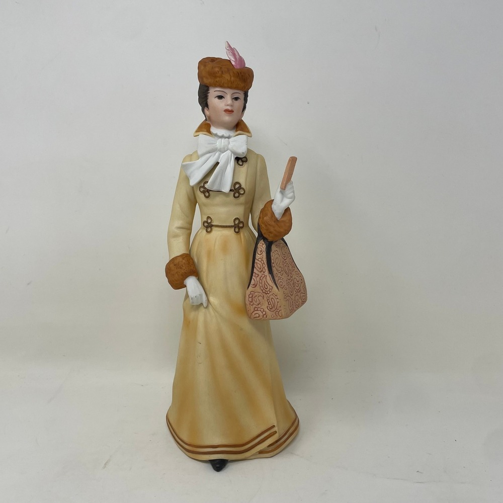 Avon 1981 Mrs Albee Award Porcelain Figurine Presidents Club Sales Achievement